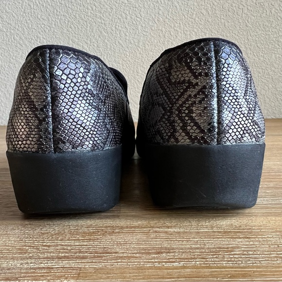 FitFlop Women's Audrey Python Print Smoking Slippers Loafer Flat Size 8 - Picture 12 of 16